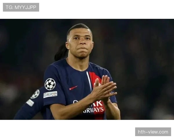 姆巴佩日常穿得像隔壁小伙儿，转身球场就是亿万人追着跑的大神